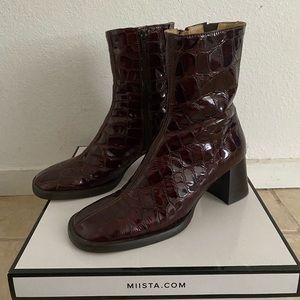 E8 by Miista - Franny - Leather Heel Ankle Boots in Croc Brown